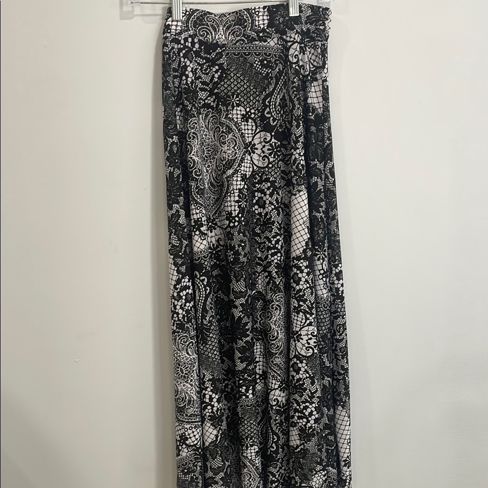 Black and White Pleated Maxi Skirt for Night Out